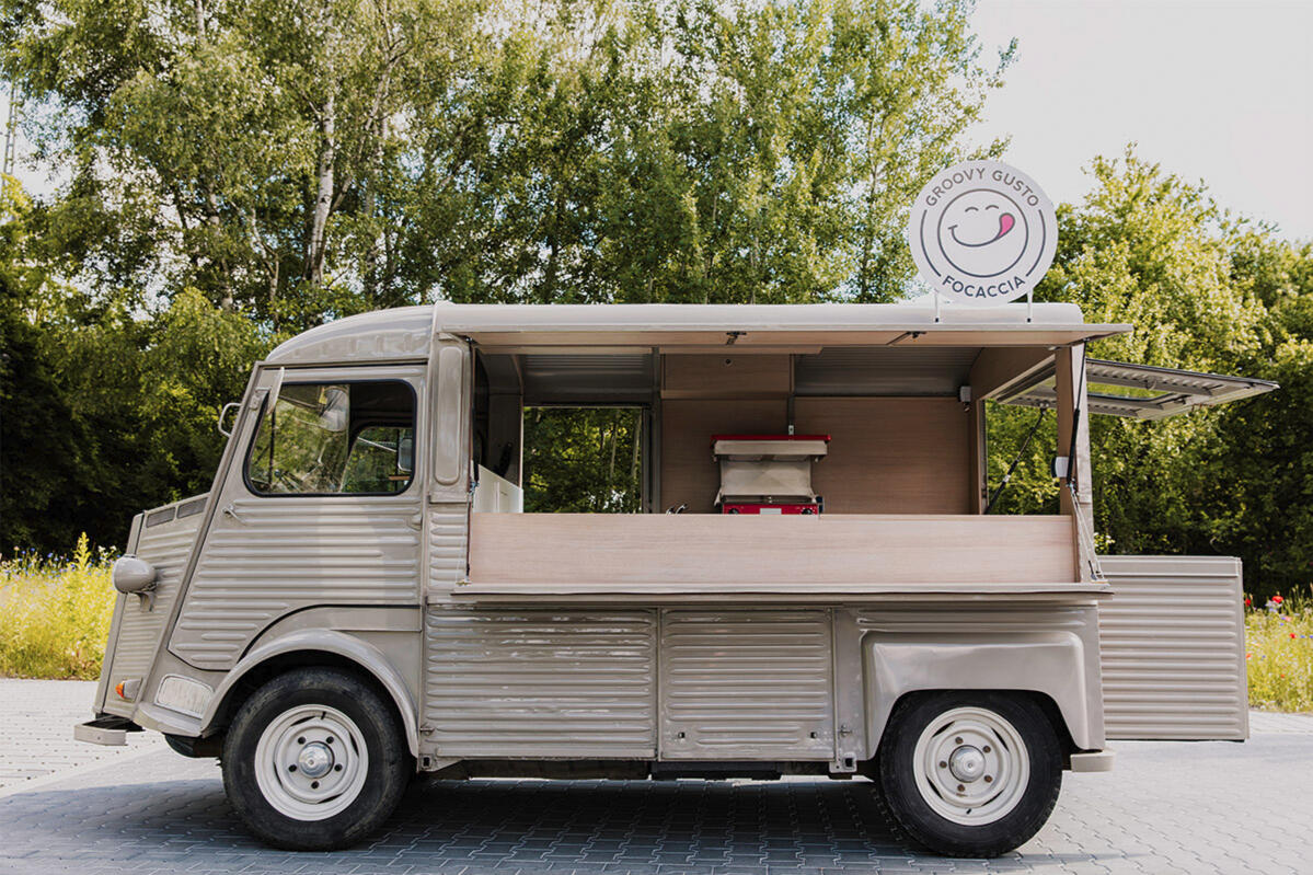 Groovy Gusto Foodtruck (Before)